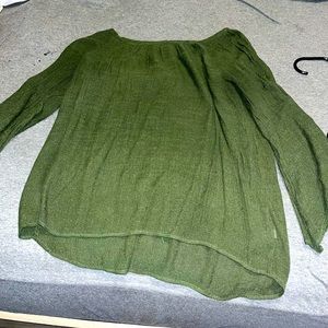 Green flow sleeved top